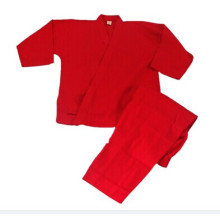 Rote Uniform für Karate
